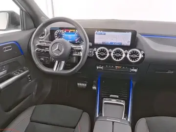 MERCEDES-BENZ GLA 180