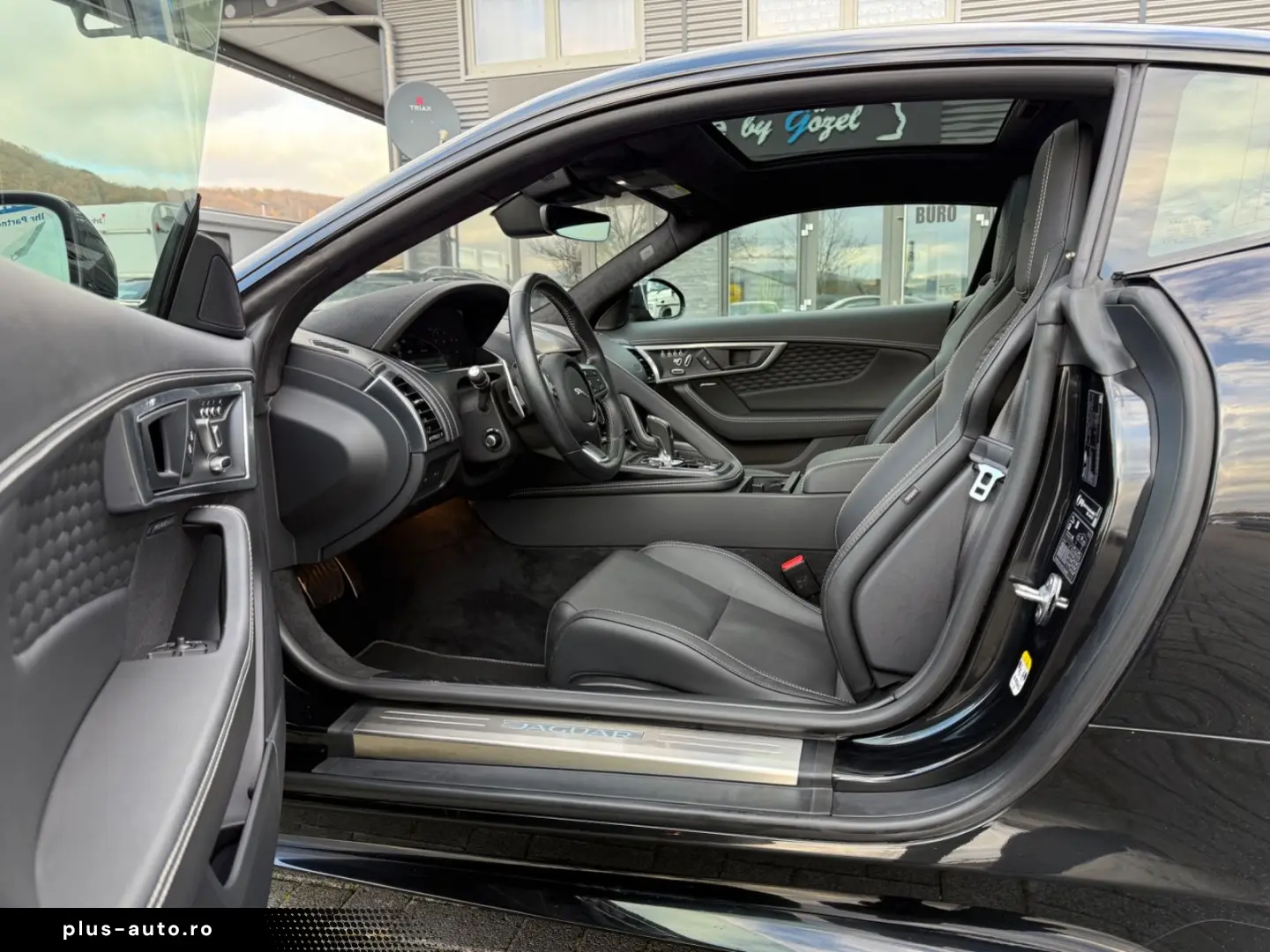 JAGUAR F-TYPE P450 R-Dynamic Black AWD  2. Hand  Pano