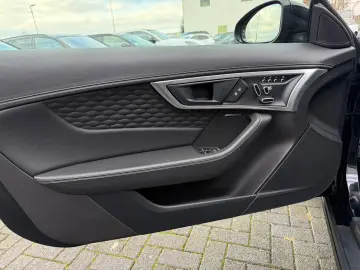 JAGUAR F-TYPE P450 R-Dynamic Black AWD  2. Hand  Pano