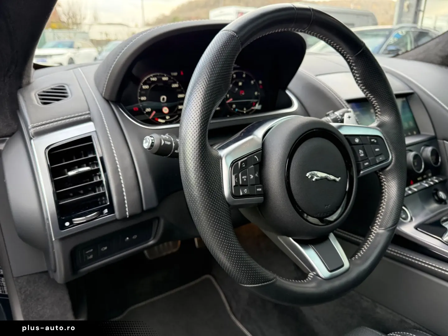 JAGUAR F-TYPE P450 R-Dynamic Black AWD  2. Hand  Pano
