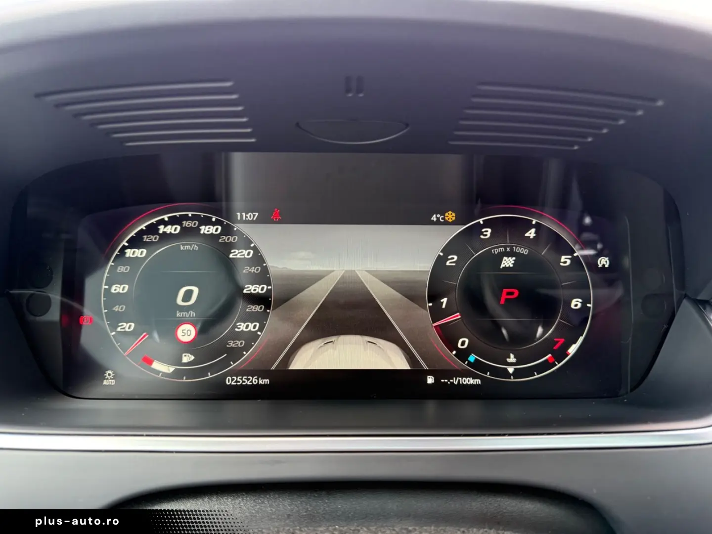 JAGUAR F-TYPE P450 R-Dynamic Black AWD  2. Hand  Pano