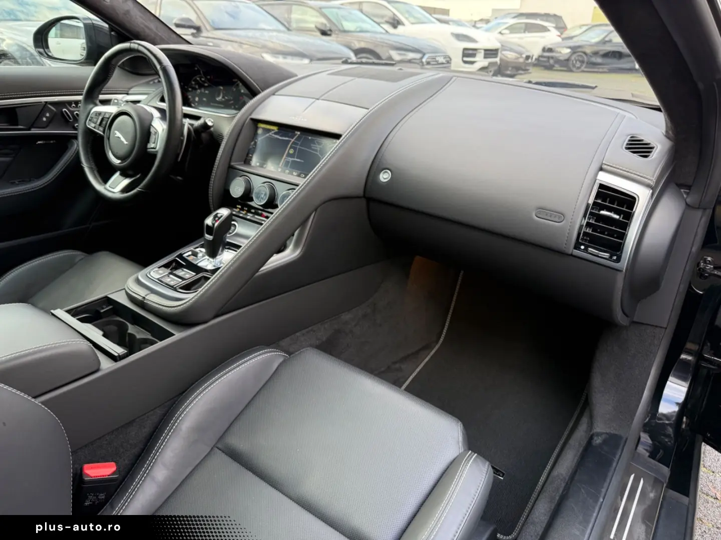 JAGUAR F-TYPE P450 R-Dynamic Black AWD  2. Hand  Pano