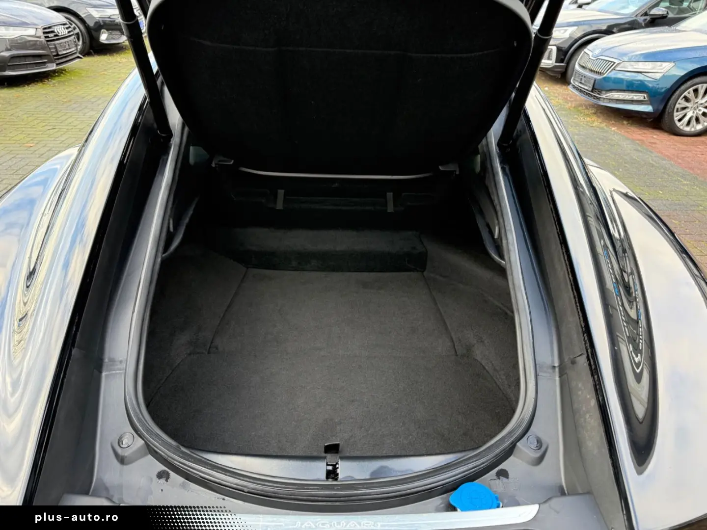 JAGUAR F-TYPE P450 R-Dynamic Black AWD  2. Hand  Pano