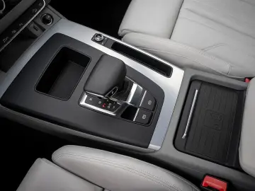 AUDI Q5 Sportback 40 TDI quattro S line AHK STHZG 360