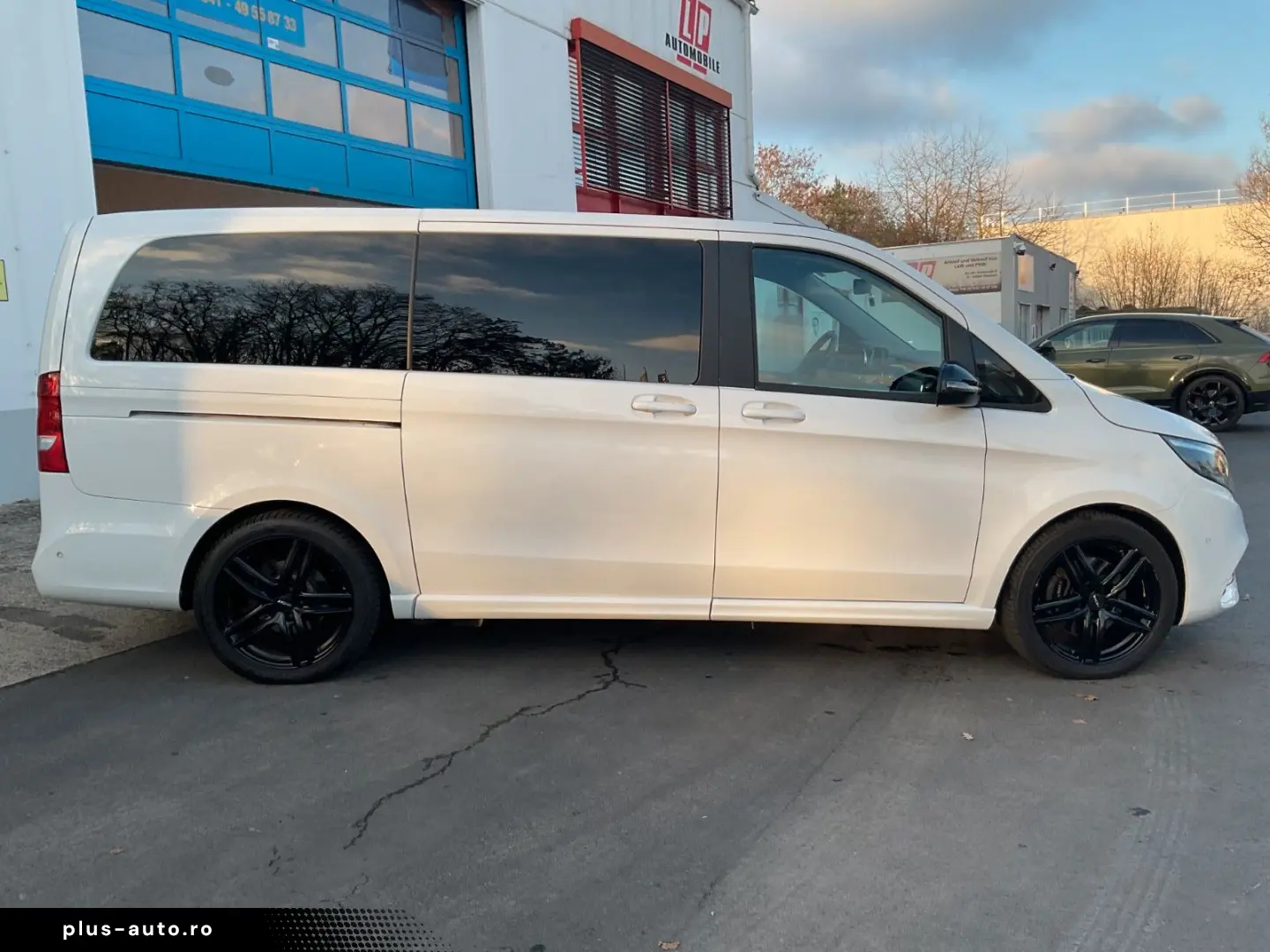 MERCEDES-BENZ V 300 d AMG