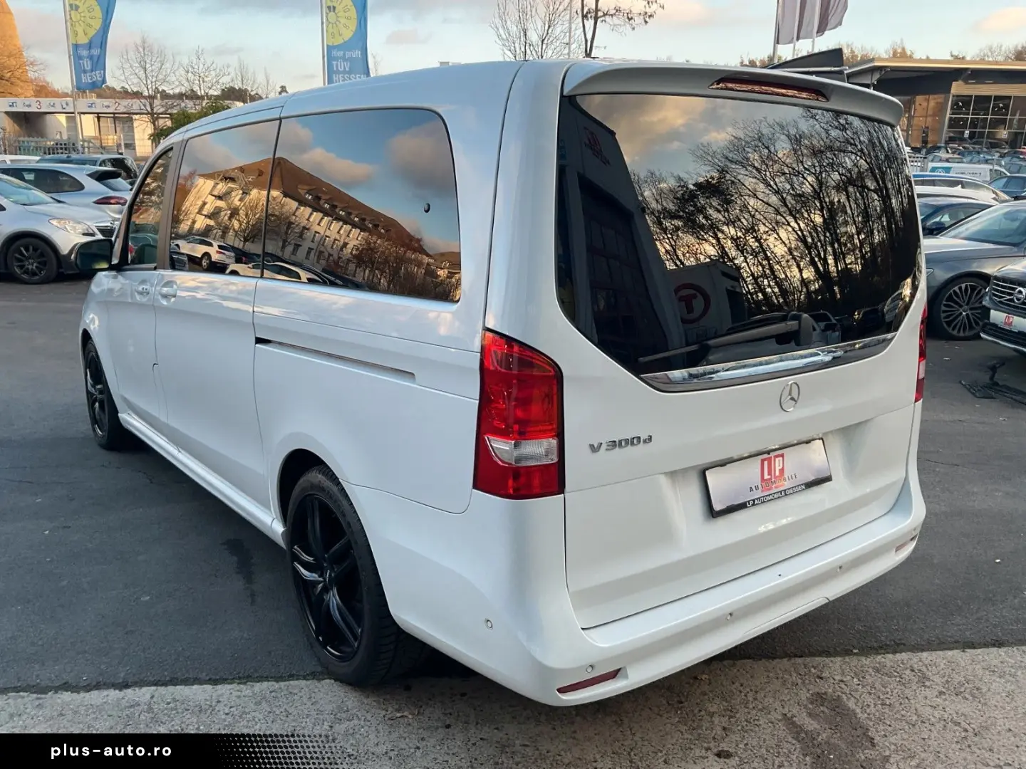 MERCEDES-BENZ V 300 d AMG