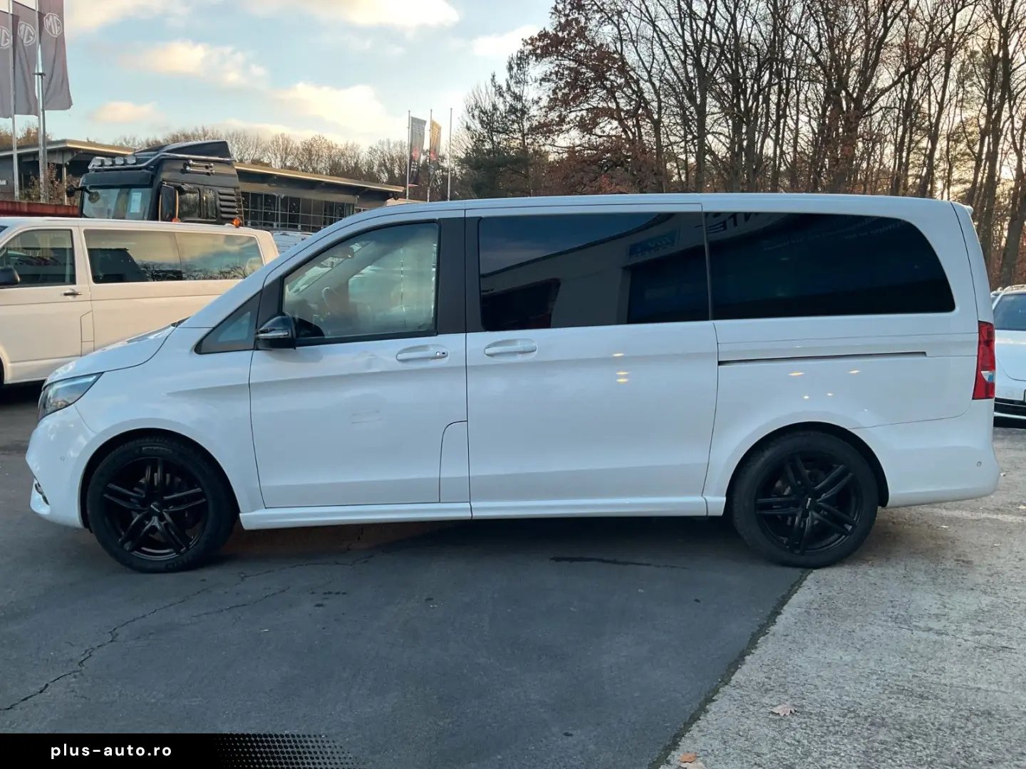 MERCEDES-BENZ V 300 d AMG