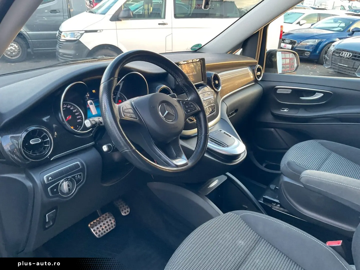 MERCEDES-BENZ V 300 d AMG