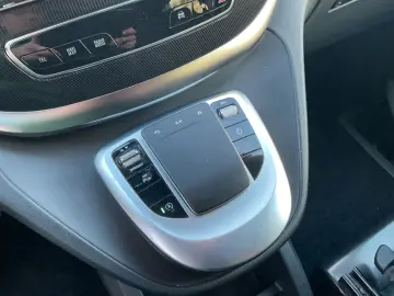 MERCEDES-BENZ V 300 d AMG