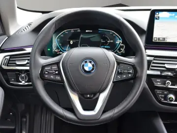 BMW 520 e LEDER GRA AHK LASER HIFI R.KAMERA LEDER