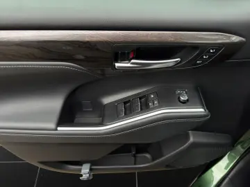 TOYOTA Highlander Hybrid Luxury 7 Locuri