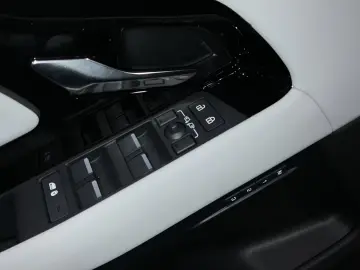 Land Rover Range Rover EvoqueP270e Hybrid S Hybrid   Pano