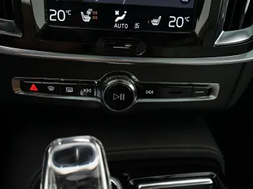 POLESTAR 1 2.0 Plug in Hybrid 609 CP 1000 Nm