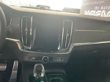 Polestar 1 – 1 din 1.500  609 CP   1.000 Nm