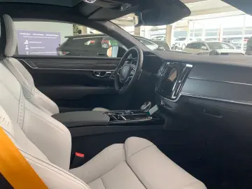 Polestar 1 – 1 din 1.500  609 CP   1.000 Nm