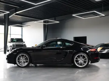 PORSCHE Cayman 718