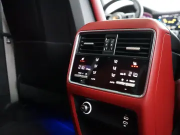 PORSCHE Cayenne Platinum Edition PDCC Sitzklima AHK MEGA