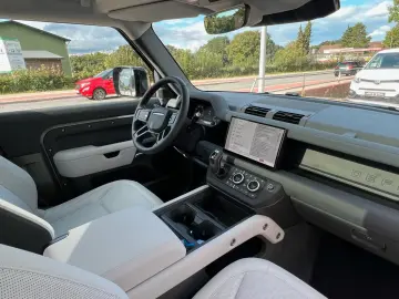 Land Rover DefenderDEFENDER 90 X-DYNAMIC SE PANO