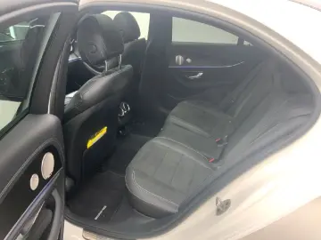 MERCEDES-BENZ E 300 de 4Matic AMG Pano ACC Burm 360Kam Volll
