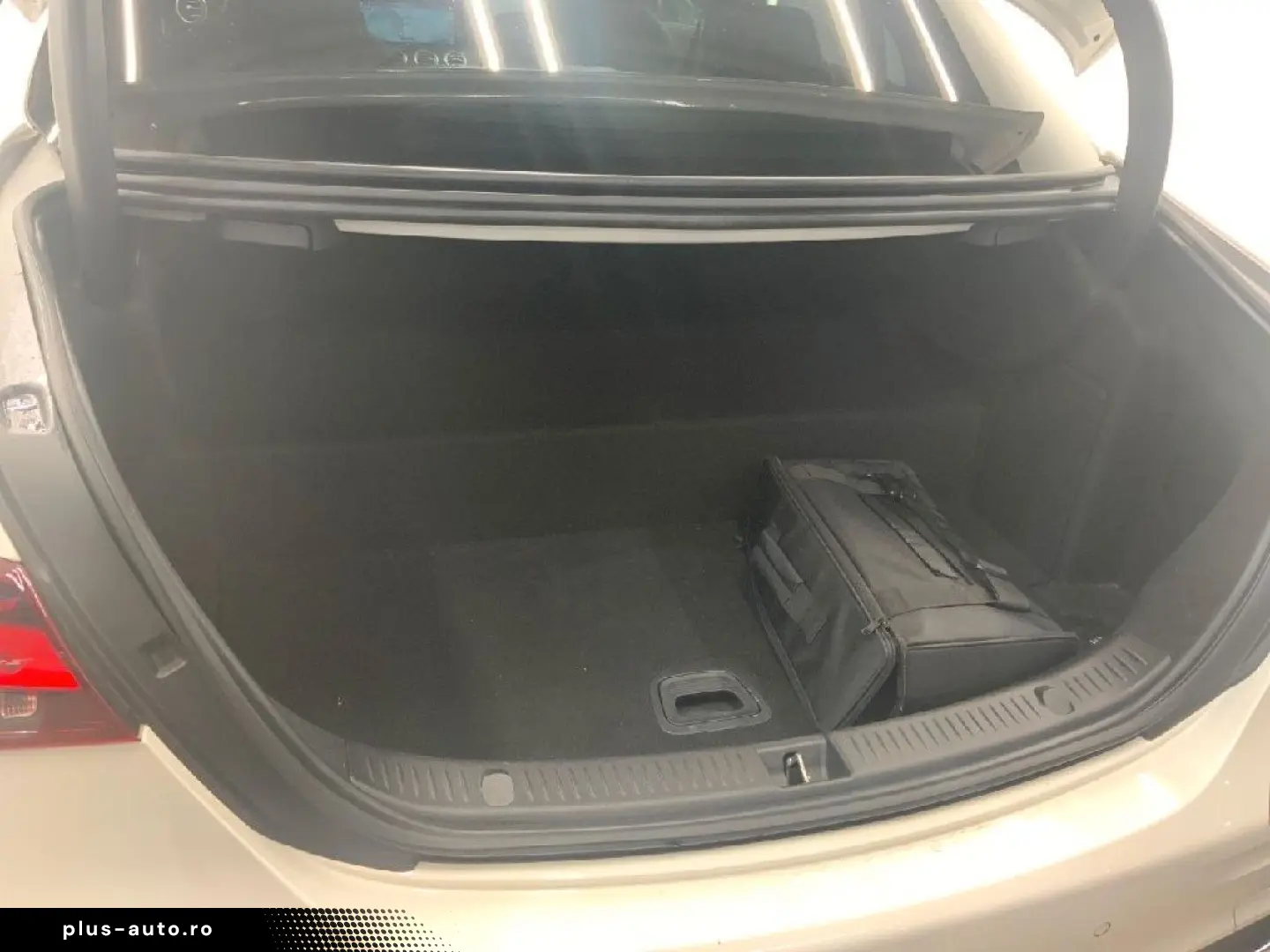 MERCEDES-BENZ E 300 de 4Matic AMG Pano ACC Burm 360Kam Volll