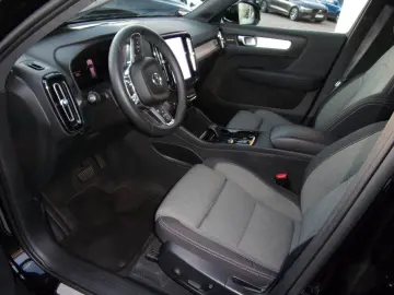 VOLVO XC 40 B3 Plus Bright 2WD Camera Keyless HarmanKardon