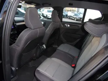 VOLVO XC 40 B3 Plus Bright 2WD Camera Keyless HarmanKardon