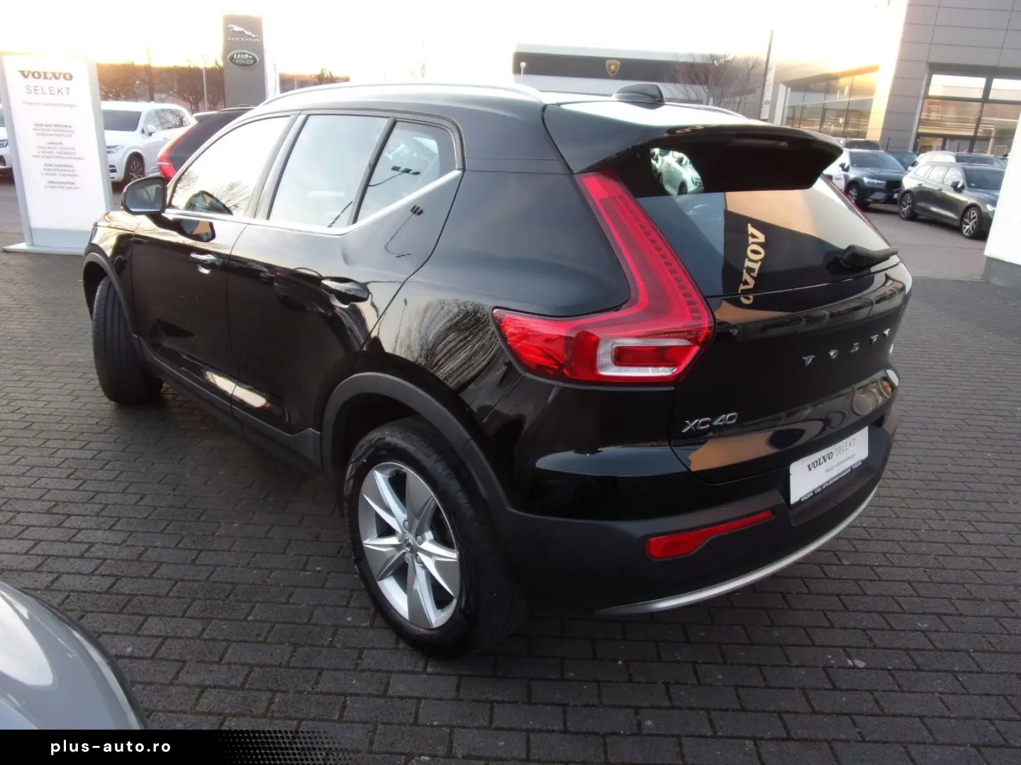 VOLVO XC 40 B3 Plus Bright 2WD Camera Keyless HarmanKardon