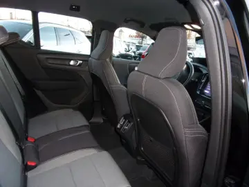 VOLVO XC 40 B3 Plus Bright 2WD Camera Keyless HarmanKardon