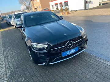MERCEDES-BENZ E 220 d 4Matic AMG Pano Leder LED Navi Kamera