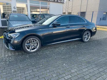 MERCEDES-BENZ E 220 d 4Matic AMG Pano Leder LED Navi Kamera