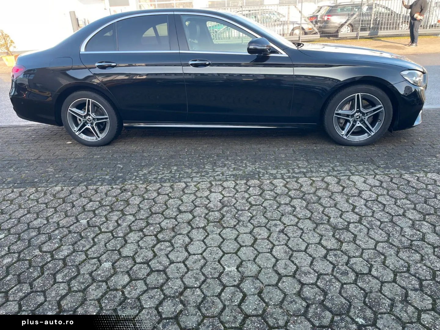 MERCEDES-BENZ E 220 d 4Matic AMG Pano Leder LED Navi Kamera