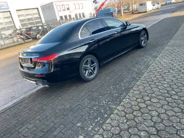MERCEDES-BENZ E 220 d 4Matic AMG Pano Leder LED Navi Kamera