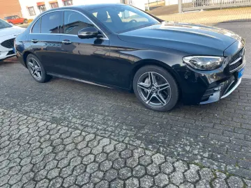 MERCEDES-BENZ E 220 d 4Matic AMG Pano Leder LED Navi Kamera