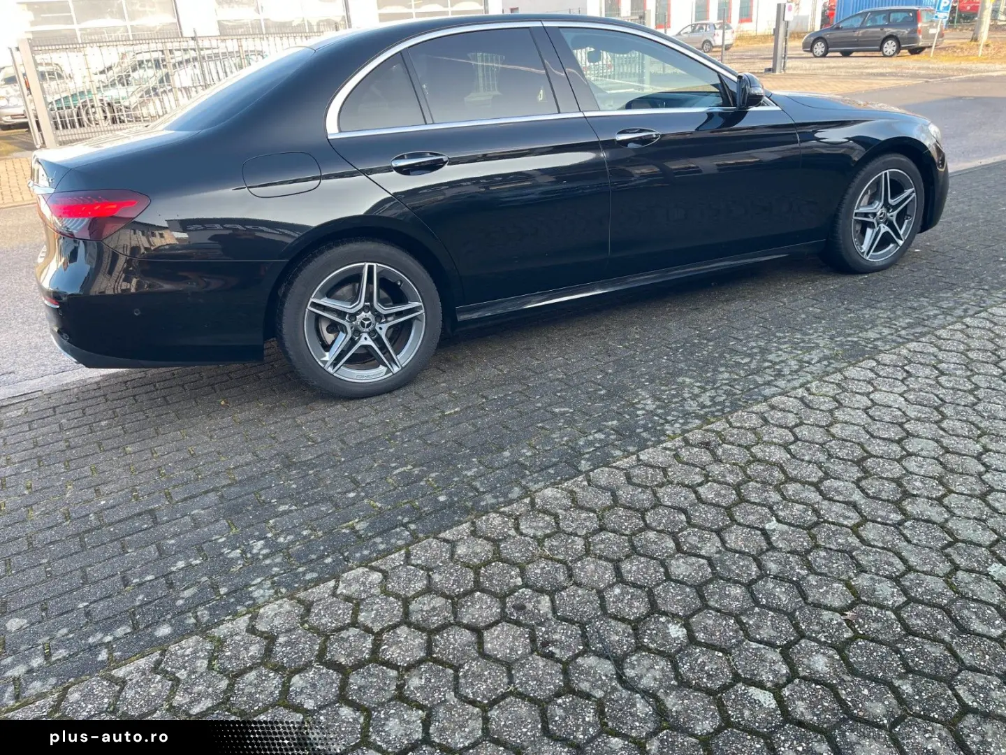 MERCEDES-BENZ E 220 d 4Matic AMG Pano Leder LED Navi Kamera