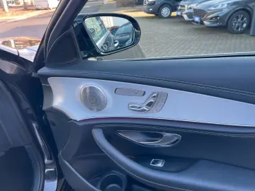 MERCEDES-BENZ E 220 d 4Matic AMG Pano Leder LED Navi Kamera