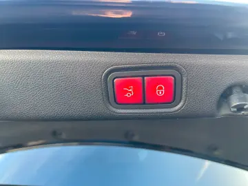 MERCEDES-BENZ E 220 d 4Matic AMG Pano Leder LED Navi Kamera