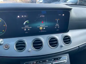 MERCEDES-BENZ E 220 d 4Matic AMG Pano Leder LED Navi Kamera
