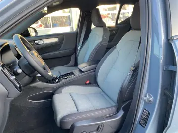 VOLVO XC40 B3 Plus Dark 2WD Camera Keyless HarmanKardon