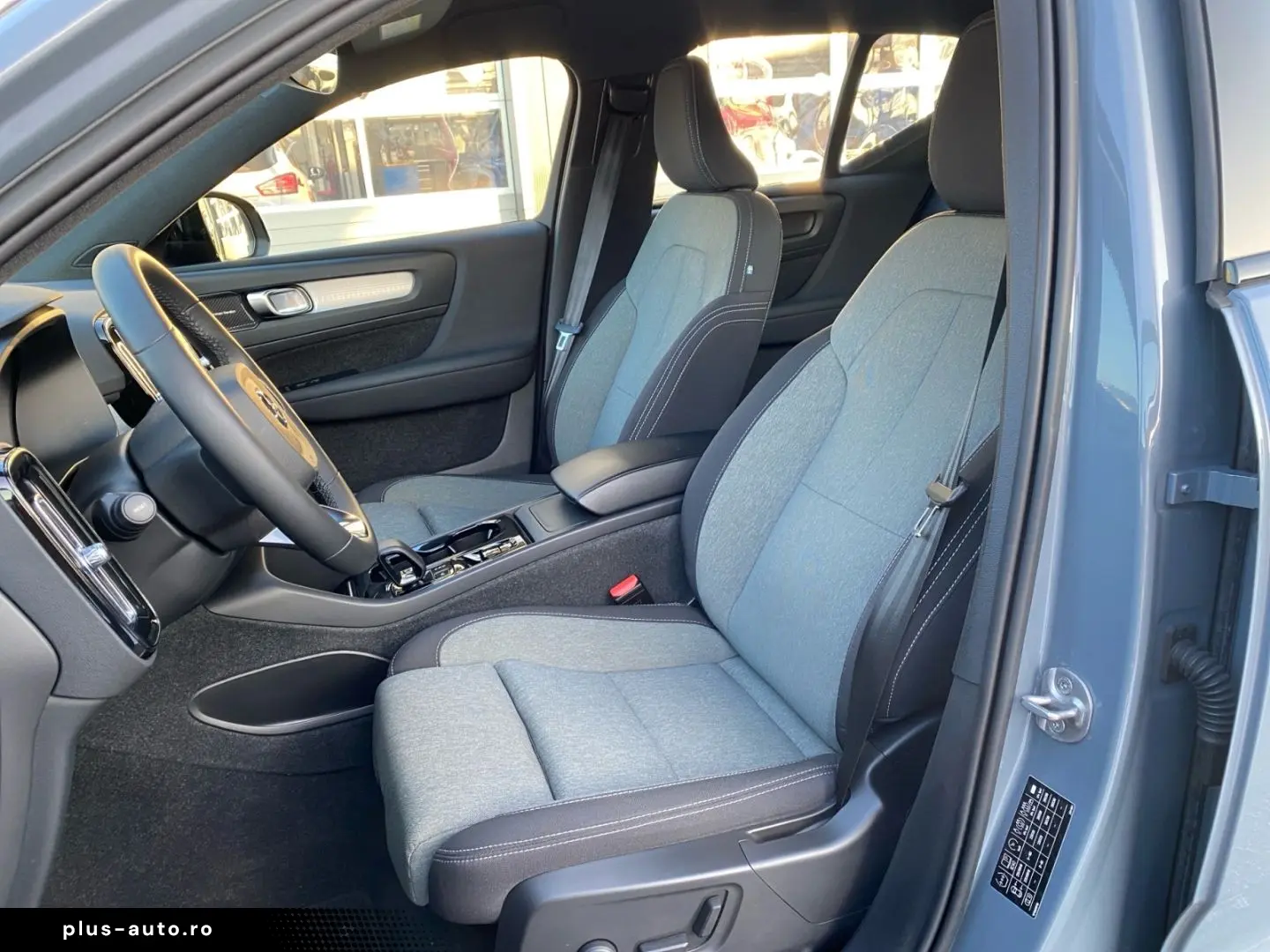 VOLVO XC40 B3 Plus Dark 2WD Camera Keyless HarmanKardon