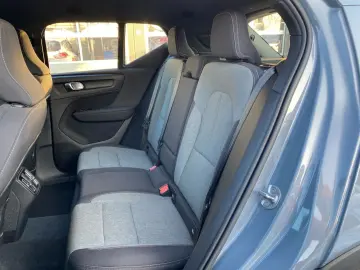 VOLVO XC40 B3 Plus Dark 2WD Camera Keyless HarmanKardon