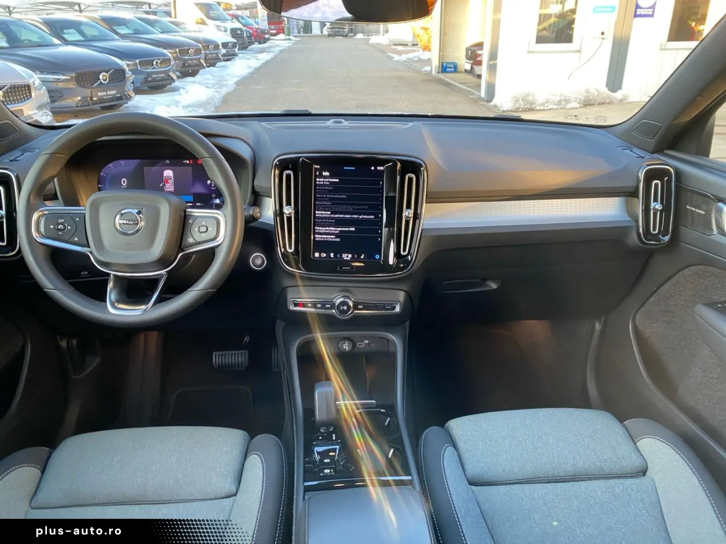 VOLVO XC40 B3 Plus Dark 2WD Camera Keyless HarmanKardon