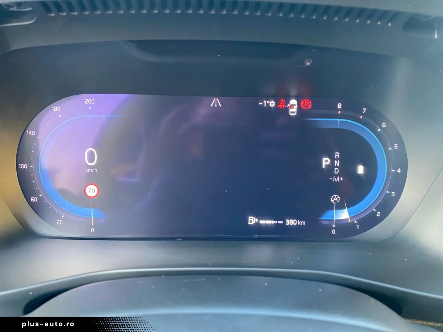 VOLVO XC40 B3 Plus Dark 2WD Camera Keyless HarmanKardon