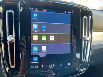 VOLVO XC40 B3 Plus Dark 2WD Camera Keyless HarmanKardon