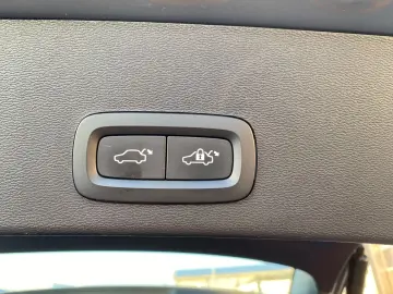 VOLVO XC40 B3 Plus Dark 2WD Camera Keyless HarmanKardon