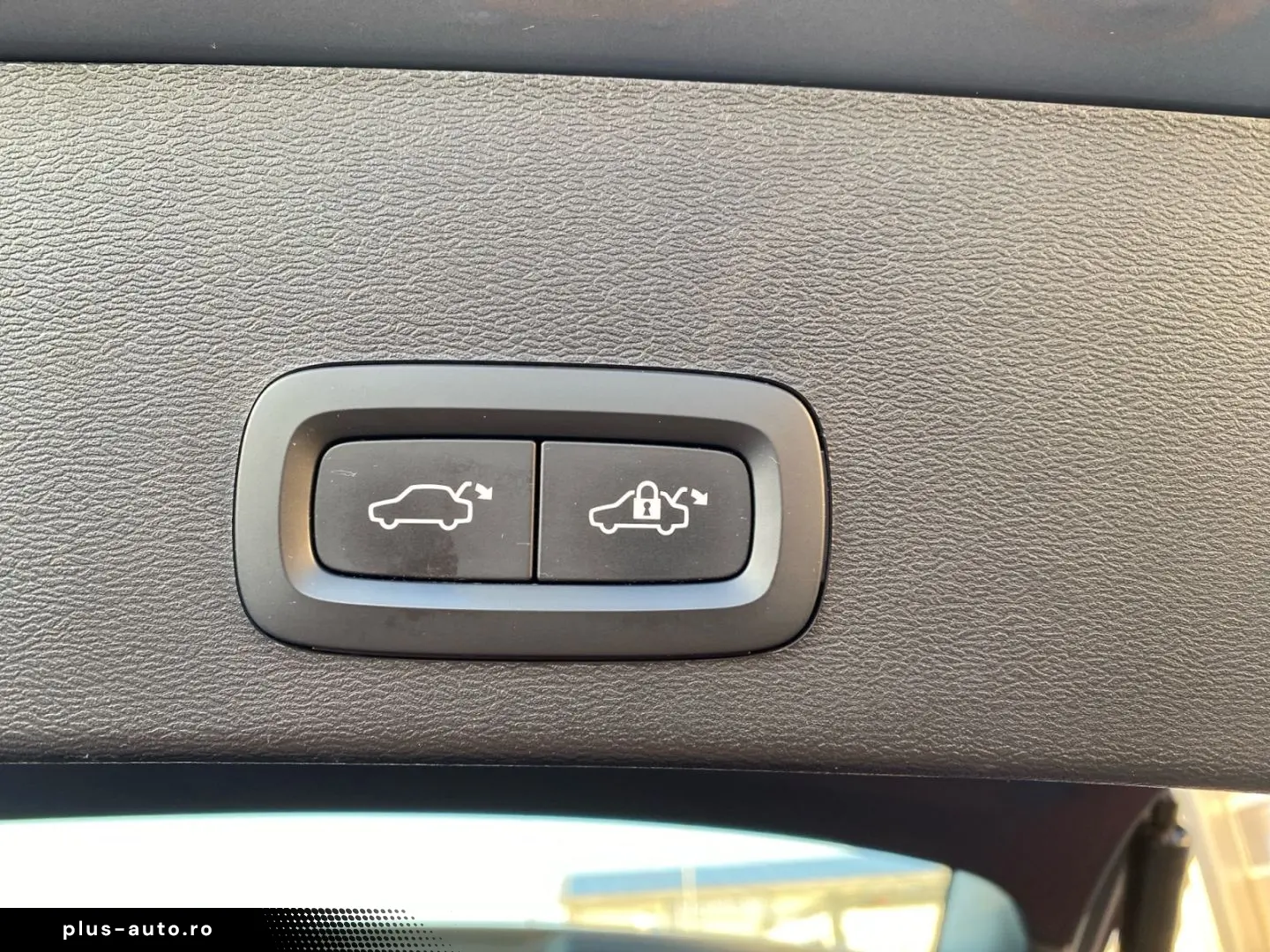 VOLVO XC40 B3 Plus Dark 2WD Camera Keyless HarmanKardon