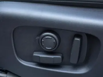 Land Rover Discovery D250 Dynamic SE