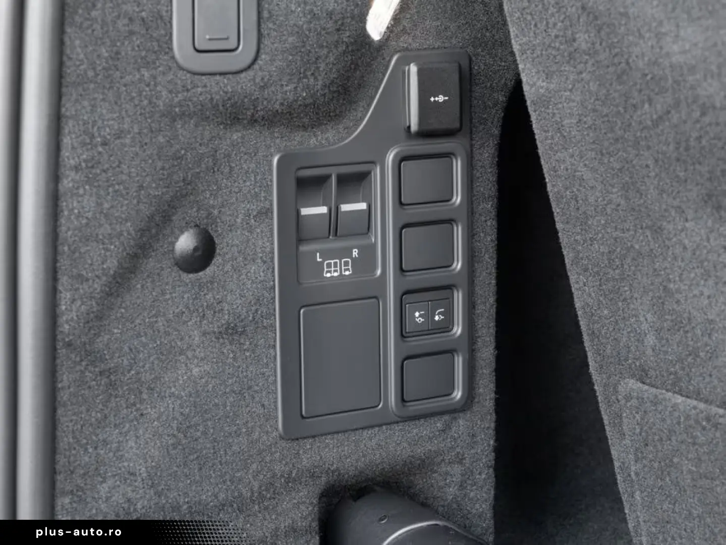 Land Rover Discovery D250 Dynamic SE