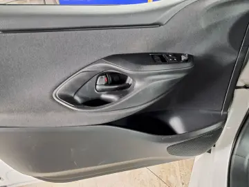 TOYOTA YARIS 1.5 HYBRID E-CVT 92CP 2022
