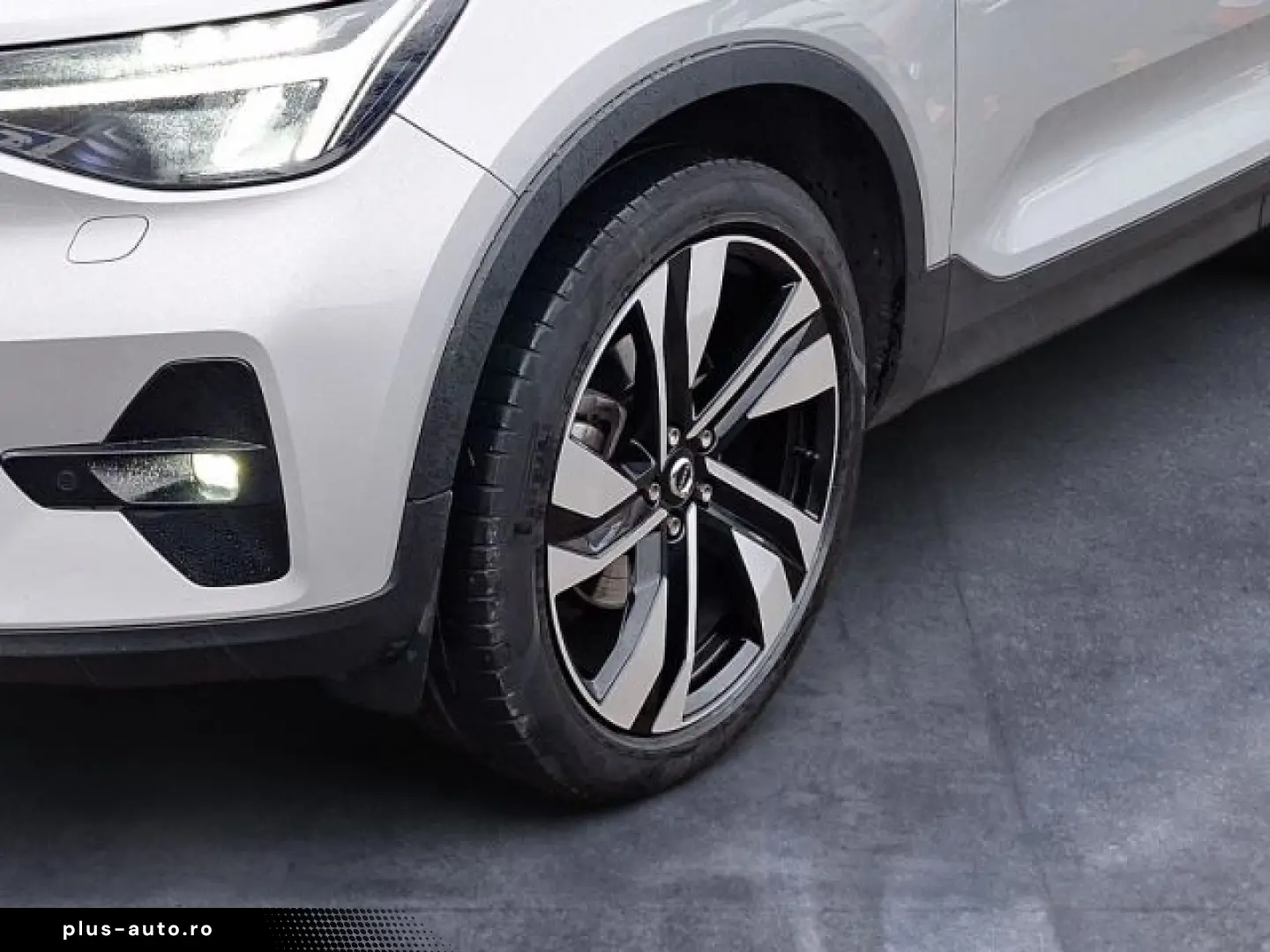 VOLVO XC40 2WD Plus Dark ACC Bliss Keyless Camera H&K