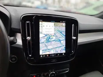 VOLVO XC40 2WD Plus Dark ACC Bliss Keyless Camera H&K